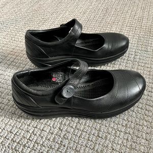 Nice! JOYA Switzerland Ortholite Black MARY JANE Size 8.5 SOFT DYNAMIC FOOTBED
